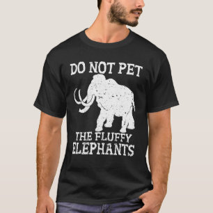 Die flauschigen Elefanten, die sich von der weißen T-Shirt