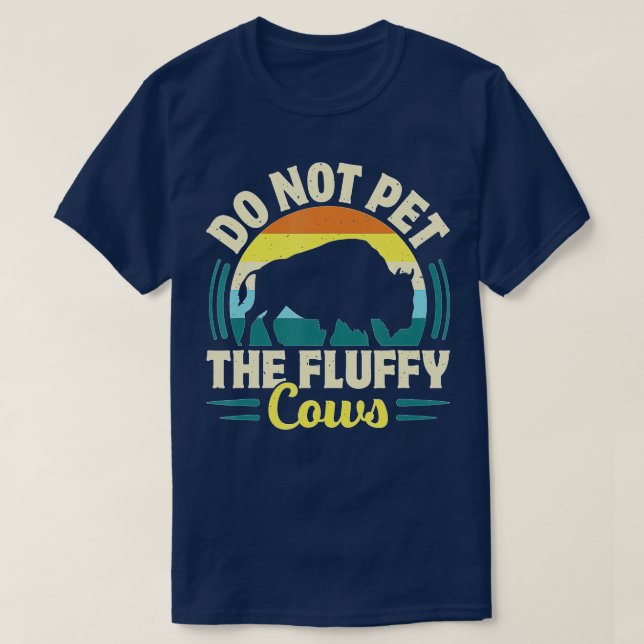 Die flauschigen Kühe, die sich im sonnigen Bison-G T-Shirt (Design vorne)