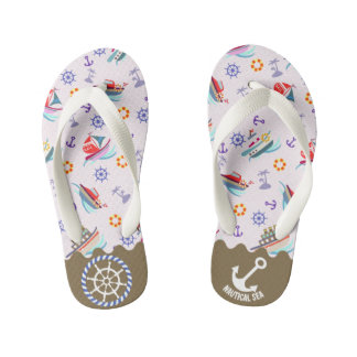 Die Flip Flops des weißen Kids im Nautischen Meer