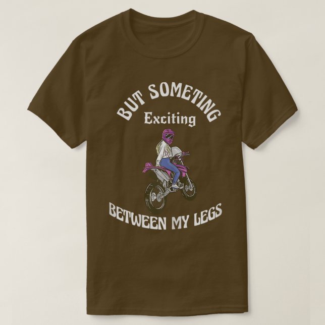 Die Frauen lassen etwas Spannung zwischen meinen L T-Shirt (Design vorne)