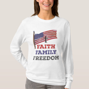Die Freiheit der Familie überqueren mit der Flagge T-Shirt