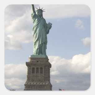 Die Freiheitsstatue auf der Insel der Freiheit in Quadratischer Aufkleber