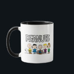 Die Freunde von Erdnüssen in einer Reihe Tasse<br><div class="desc">Karo aus Snoopy,  Charlie Brown,  Lucy,  Pigpen,  Schröder und Peppermint Patty standen hintereinander.</div>