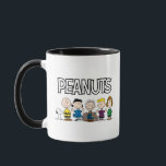 Die Freunde von Erdnüssen in einer Reihe Tasse<br><div class="desc">Karo aus Snoopy, Charlie Brown, Lucy, Pigpen, Schröder und Peppermint Patty standen hintereinander.</div>