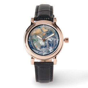 Die ganze Erde, die die östliche Hemisphäre zeigt. Armbanduhr