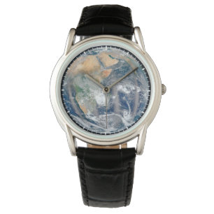 Die ganze Erde, die die östliche Hemisphäre zeigt. Armbanduhr