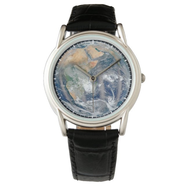Die ganze Erde, die die östliche Hemisphäre zeigt. Armbanduhr (Vorderseite)