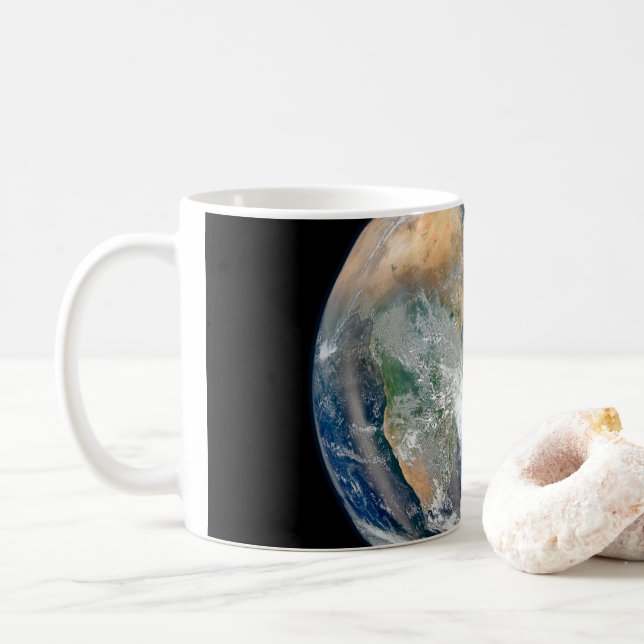 Die ganze Erde, die die östliche Hemisphäre zeigt. Kaffeetasse (Mit Donut)