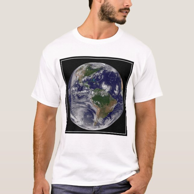 Die ganze Erde mit tropischen Stürmen im Atlantik T-Shirt (Vorderseite)