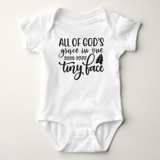 Die ganze Gnade Gottes in einem winzigen Gesicht,  Baby Strampler