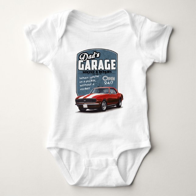 Die Garagen-Rot Camaro des Vaters Baby Strampler (Vorderseite)