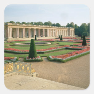 Die Garten-Fassade des großartigen Trianon, 1687 Quadratischer Aufkleber