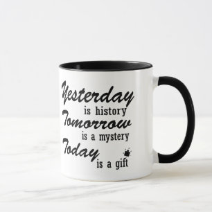 „Die Gegenwart ist ein Geschenk“ Tasse – Minimalis