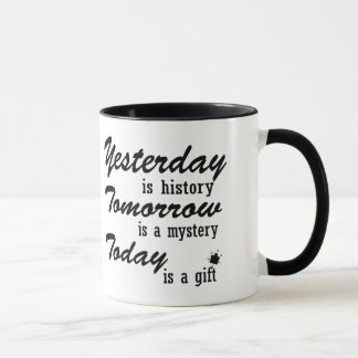 „Die Gegenwart ist ein Geschenk“ Tasse – Minimalis