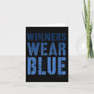Die Gewinner des Sommercamps tragen ein blaues Wet Karte