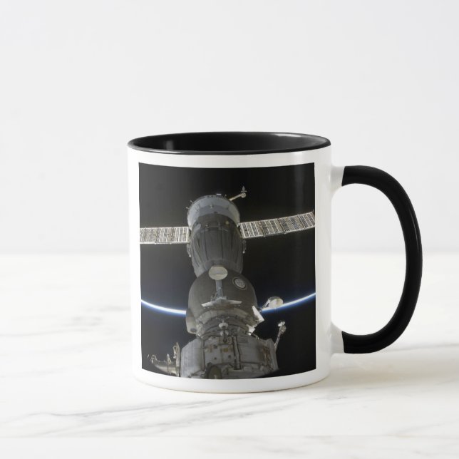 Die Gliedmaße der Erde überschneiden ein Sojus-Rau Tasse (Rechts)