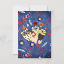 Die glückliche Vogeltierfamilie im Blumengarten