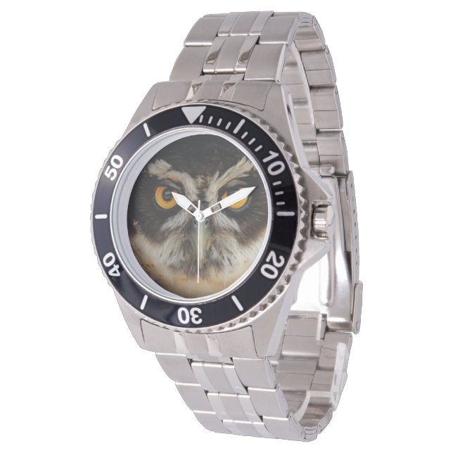 Die goldenen Augen eines spektakulären Eule Armbanduhr (Schrägansicht)