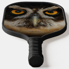 Die goldenen Augen eines spektakulären Eule Pickleball Schläger