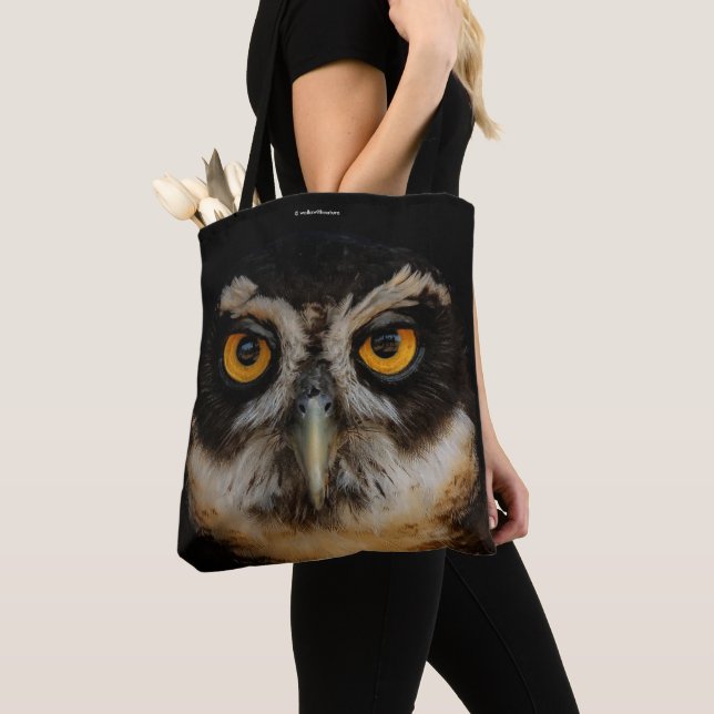 Die goldenen Augen eines spektakulären Eule Tasche (Von Nahem)