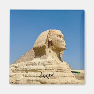 Die Große Sphinx von Giza vor einem klaren blauen  Magnet