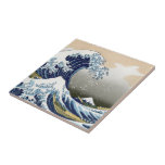 Die große Welle vor Kanagawa Fliese<br><div class="desc">Vintage japanische Kunst The Great Wave off Kanagawa oder die Welle .. atemberaubende Kunstwerke im ukiyo-e-Stil von einem großen Meister Katsushika Hokusai .. Vintage Kunst auf modernen Produkten aus Zazilicious.</div>