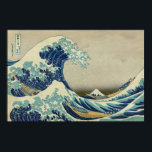 Die große Welle vor Kanagawa Poster<br><div class="desc">Dies ist eine Reproduktion eines sehr berühmten Holzschnitts namens Kanagawa Okinami-Ura (神 奈 川 裏),  bekannt in Englisch unter dem Namen The Great Wave off Kanagawa. Es wurde erstmals in den 1830er Jahren von einem Künstler namens Katsushika Hokusai als Teil seiner sechsunddreißigsten Ansichten über den Fuji gedruckt.</div>