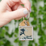 Die große Welle vor Kanagawa Schlüsselanhänger<br><div class="desc">Die große Welle Kanagawas, aus der Serie '36 Ansichten des Fuji' | von Katsushika Hokusai | Art Location: Private Collection | Japanischer Künstler | Image Collection number: XIR158277</div>