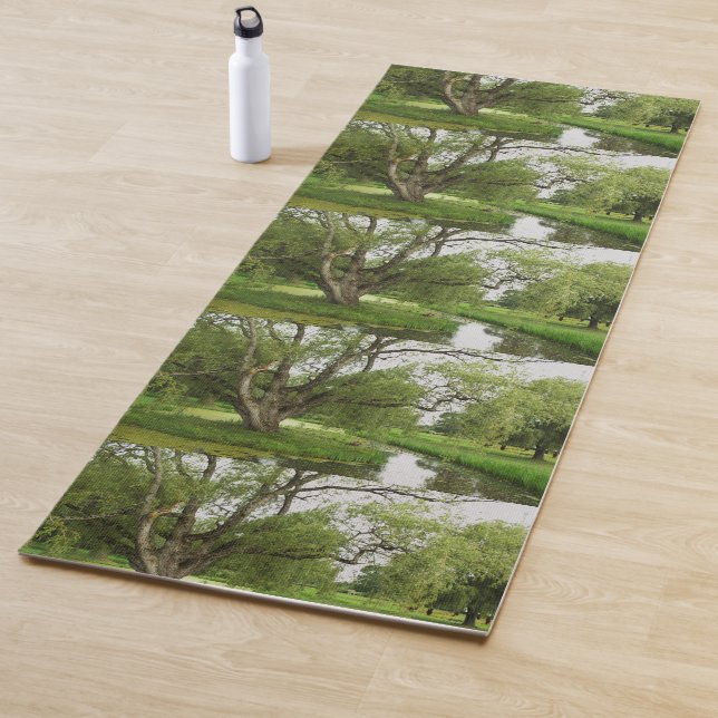 Die Grüntöne von großartigem vor Yogamatte (Beispiel)