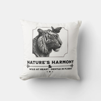 Die Harmonie der Natur, der Tiger und der Schmette Kissen