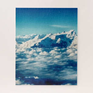 Die Himalaya-Berge in Wolken Blauer Himmel