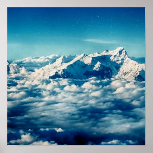 Die Himalaya-Berge in Wolken Blauer Himmel Poster