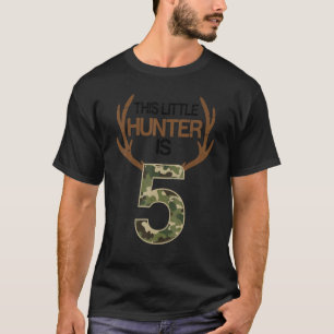 Die Hirschjagd dieses kleinen Jägers ist 5 Jahre g T-Shirt