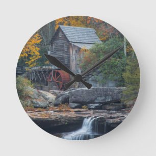 Die historische Grismühle an Glade Creek 2 Runde Wanduhr