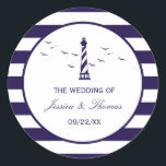 Die Hochzeitskollektion des Leuchtturms Runder Aufkleber<br><div class="desc">Feiern Sie stilvoll mit diesen stilvollen und sehr trendigen Gastgeschenk Hochzeit-Aufklebern. Dieses Design lässt sich leicht mit Ihrer speziellen Veranstaltungssprache personalisieren und Ihre Gäste werden begeistert sein,  wenn sie diese fabelhaften Aufkleber sehen.</div>