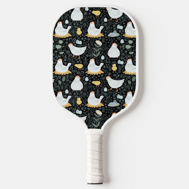 Die Hühner träumen in der Kulisse des Schwarzen Pickleball Schläger (Vorderseite)