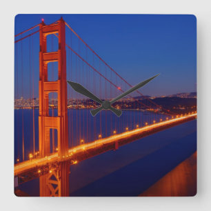 Die ikonenhafte Brücke mit San Francisco Quadratische Wanduhr
