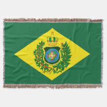 Die Imperiale Fahne Brasiliens hält