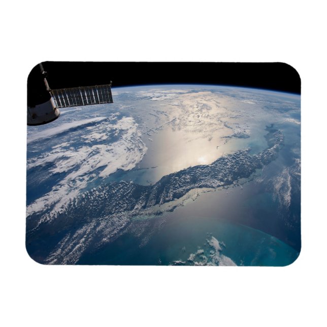 Die Internationale Raumstation über dem Atlantik Magnet (Horizontal)