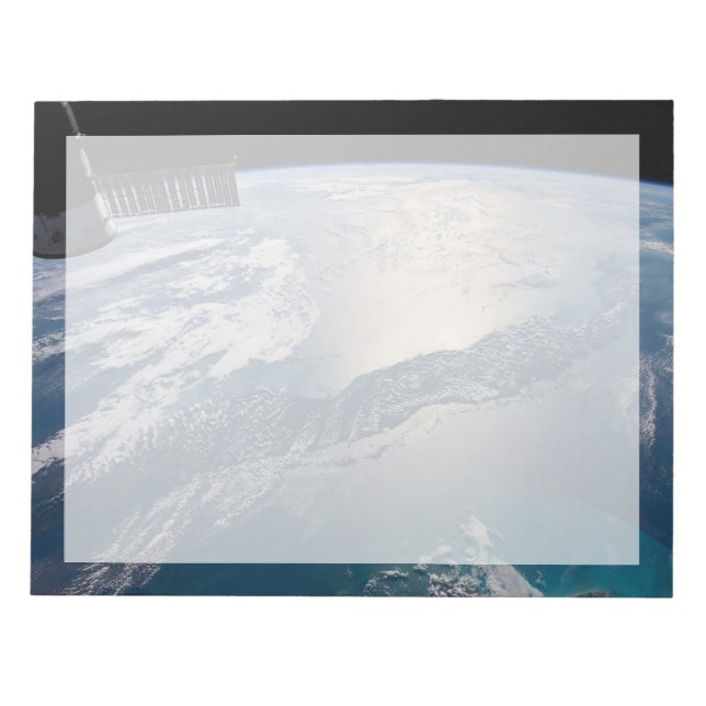 Die Internationale Raumstation über dem Atlantik Notizblock (Vorderseite)