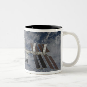 Die internationale Weltraumstation 12 Zweifarbige Tasse