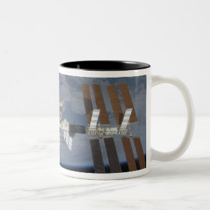 Die internationale Weltraumstation 3 Zweifarbige Tasse