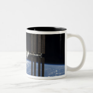 Die internationale Weltraumstation 9 Zweifarbige Tasse