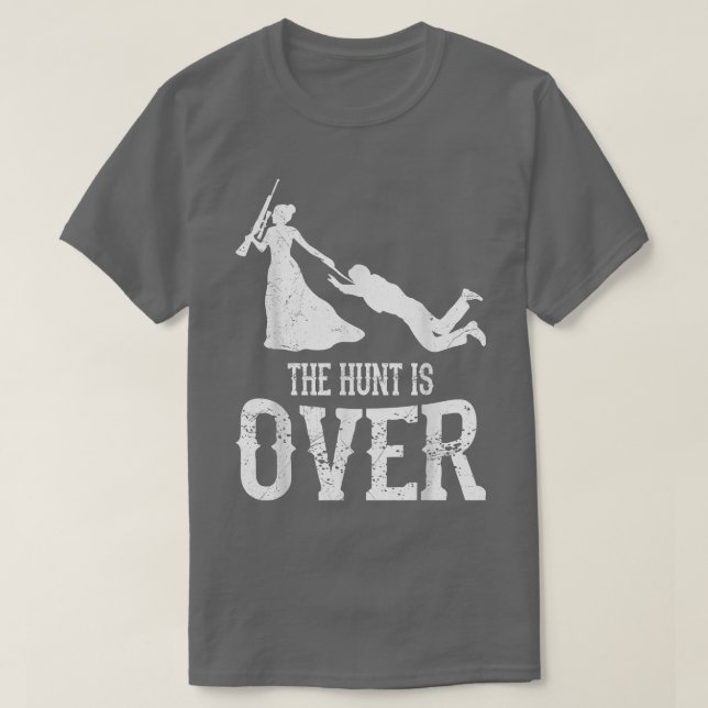 Die Jagd auf den Mann ist über die Hochzeitsfeier T-Shirt (Design vorne)