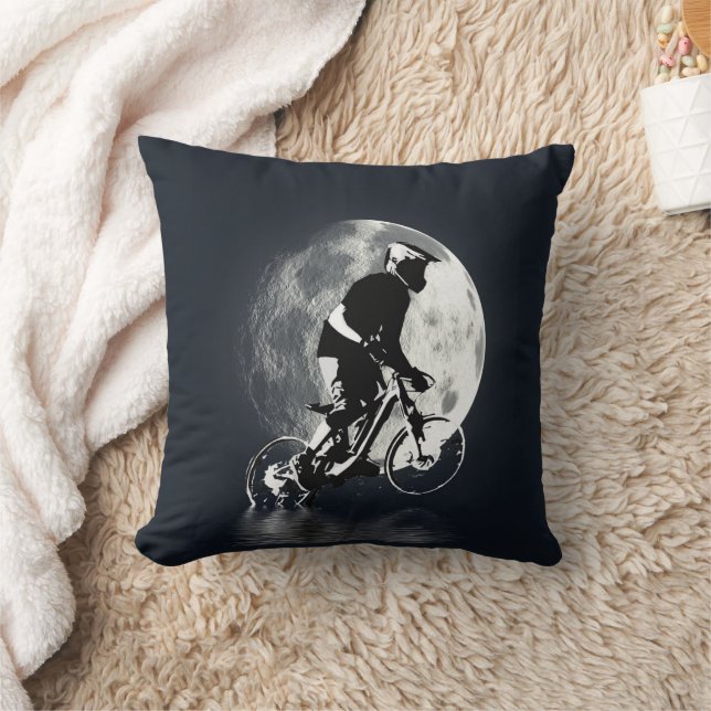Die Jagd auf den Mond - Mountainbiker Kissen (Decke)