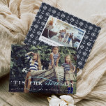 Die Jahreszeit | Nautische Urlaubsfotokarte Feiertagskarte<br><div class="desc">Die niedliche nautische Urlaubskarte zeigt Ihr beliebtes,  horizontal und landschaftlich orientiertes Foto in voller Blüte,  mit "tis the SEAson" überlagert in weiß und aqua Buchstaben. Fügen Sie auf der Rückseite ein zusätzliches Foto und eine Nachricht hinzu,  auf einem Hintergrundbild von Ankern und Schiffsrädern in Marine und Weiß.</div>