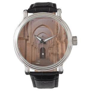 Die jetzt zerstörte und teilweise restaurierte Tin Armbanduhr