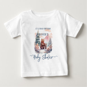 Die kalte Outdoor-Winterwaldbärendusche Baby T-shirt