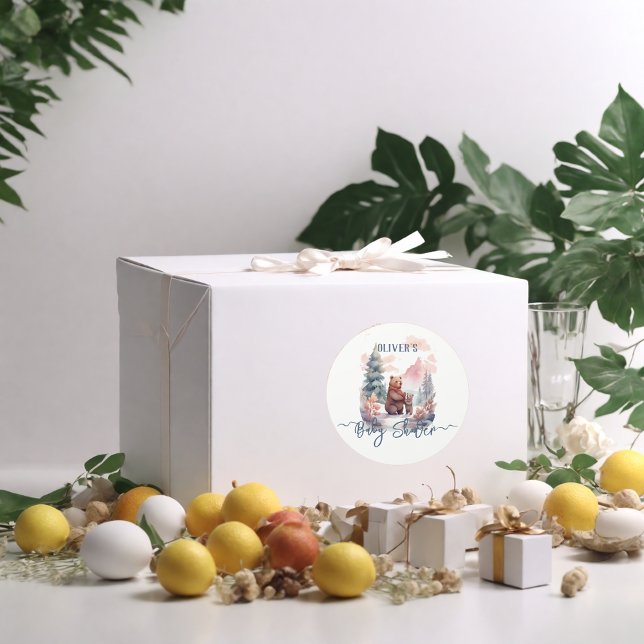 Die kalte Outdoor-Winterwaldbärendusche Runder Aufkleber (Von Creator hochgeladen)