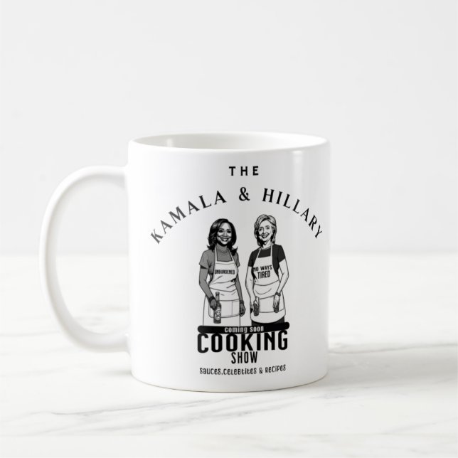 Die Kamala & Hillary Cooking Show Coffee Tasse (Links)